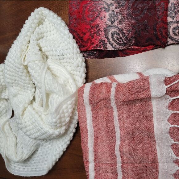 Scarves lot of 5 Women's variety of Scarves Pre-owned - Picture 5 of 9